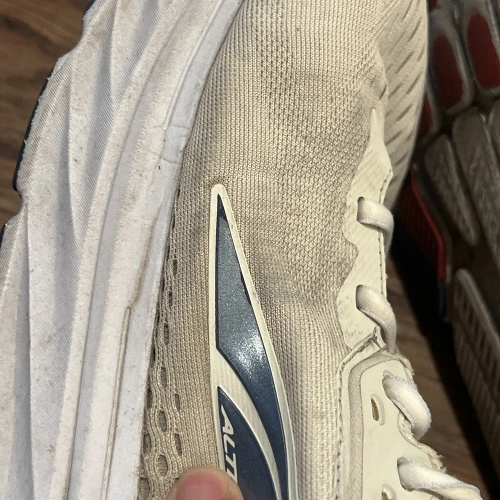 Altra Via Olympus Womens Size 10 Wide Running Shoes Off White Foot Shape